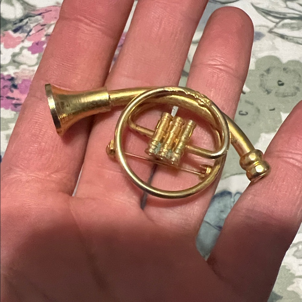Gold Tone Miniature French Horn Pin Brooch